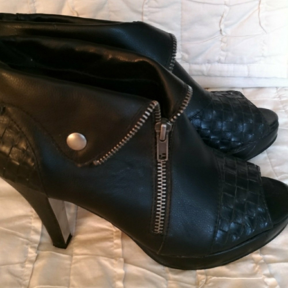 Women's shoes